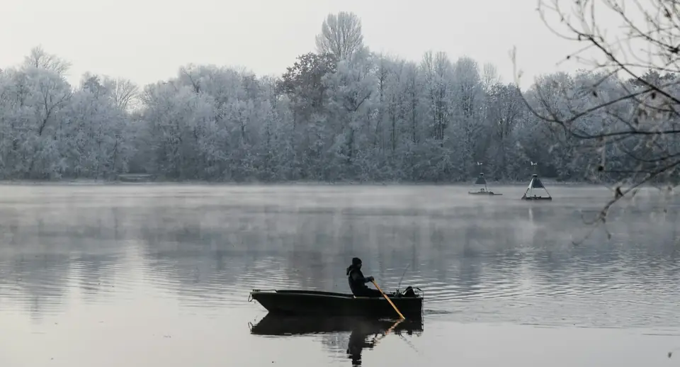 A lone boat on a winter river